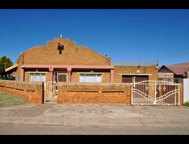 4 BEDROOM HOUSE FOR SALE IN ZAKARIYYA PARK